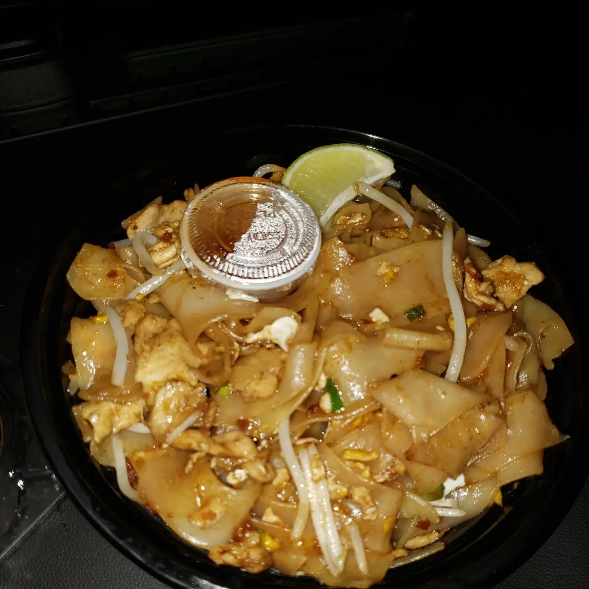 pad see ew ผัดซีอิ๋ว delivery